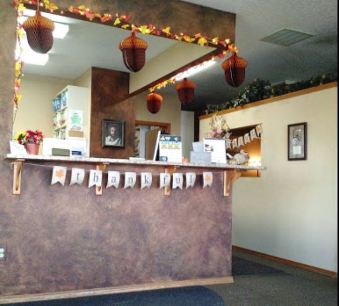 front desk area at mckimchiropractic nampa id